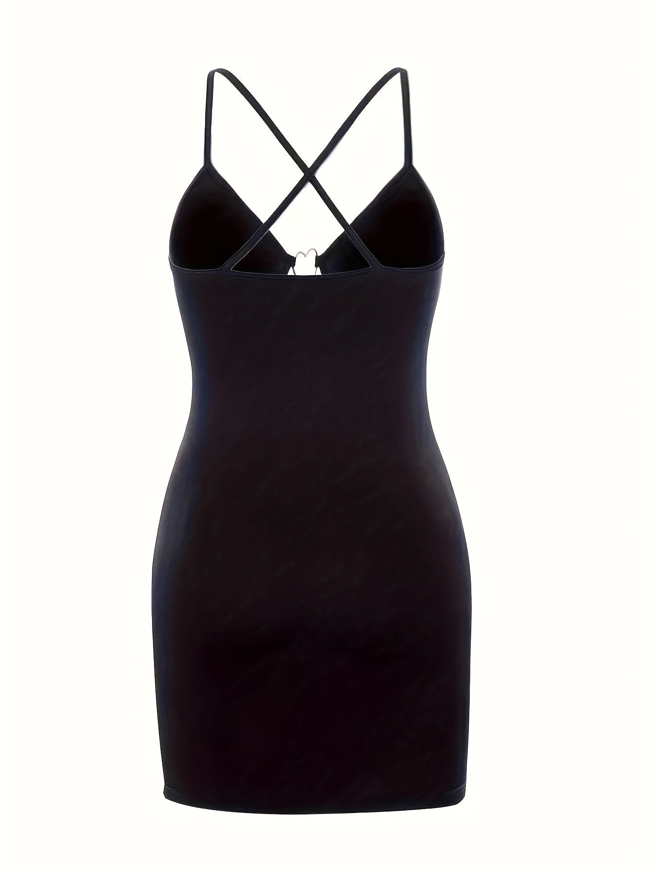 Vestido negro sexy con espalda descubierta y detalle de aro metálico en forma de corazón